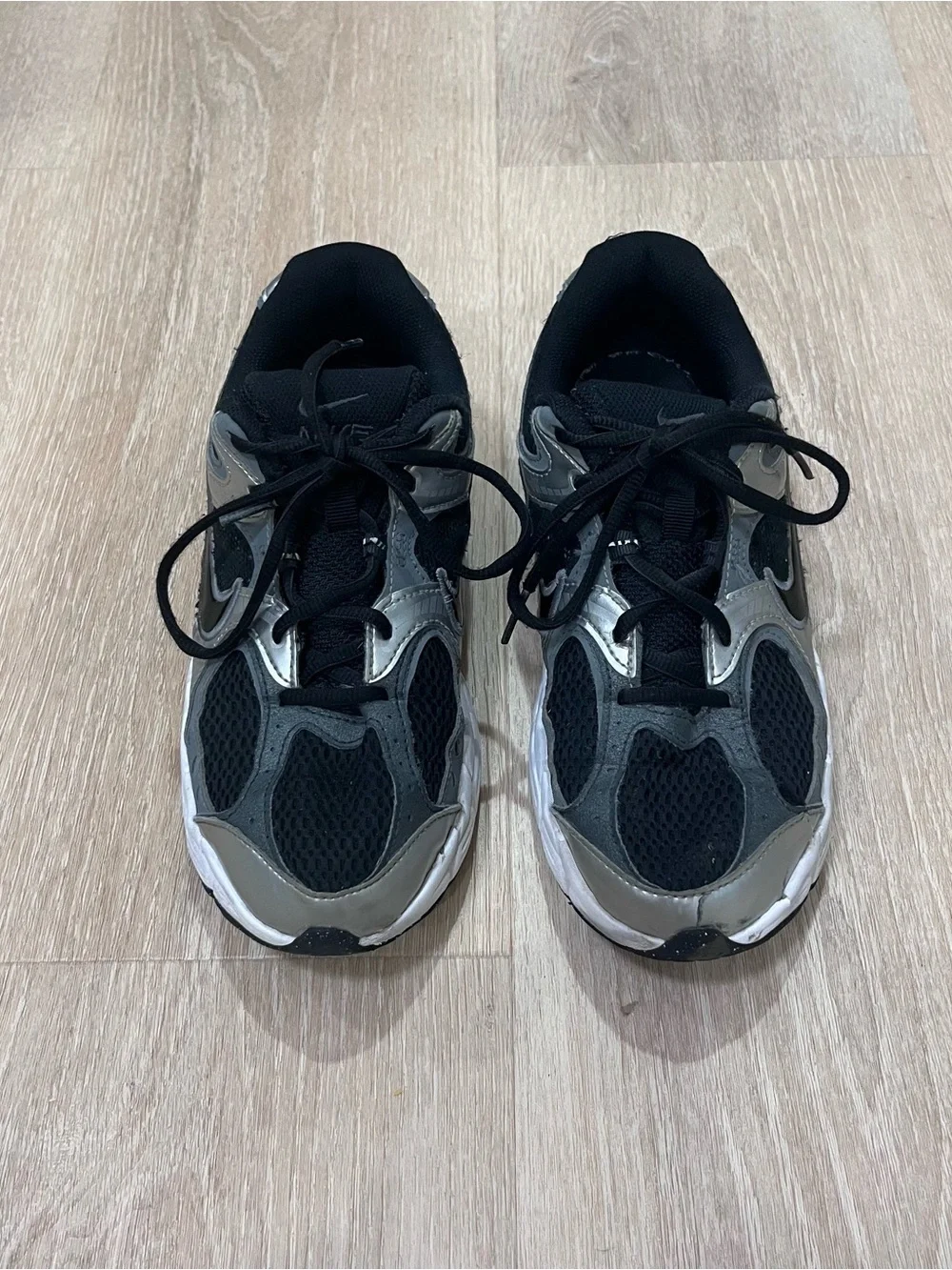 Nike V5 RNR Black Metallic Silver Y2K Running Shoes US 6.5Y Women 8 HQ6411-001